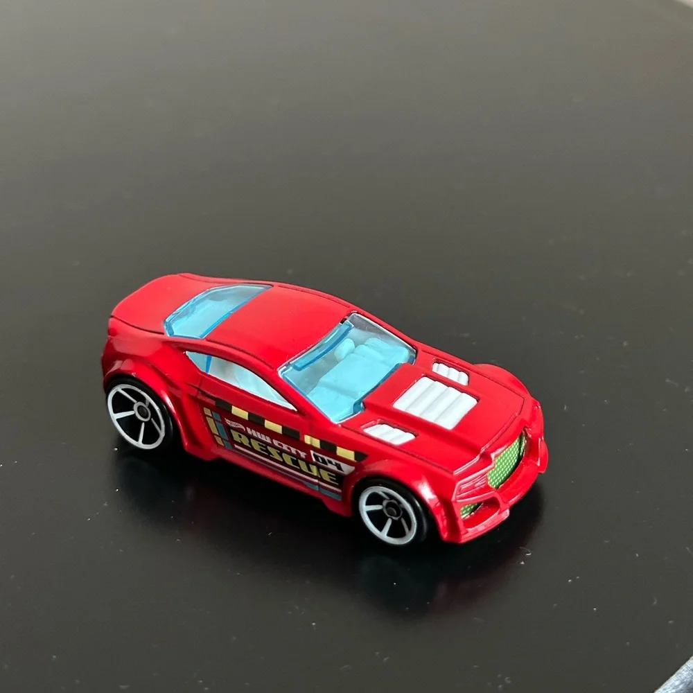 2009 HOT WHEELS TORQUE TWISTER #04 HW RESCUE RED 1:64 DIECAST 2.5" CAR - Picture 6 of 13
